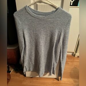 Old navy sweater

Size: Small
Color: blue

Lightly worn

Pet and smoke free